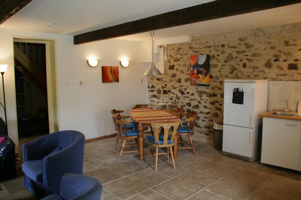 Le Petit Mas D'Ile Bed & Breakfast Saint-Germain-de-Confolens Bilik gambar
