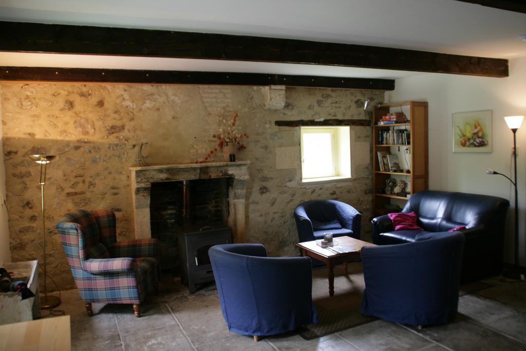 Le Petit Mas D'Ile Bed & Breakfast Saint-Germain-de-Confolens Bilik gambar