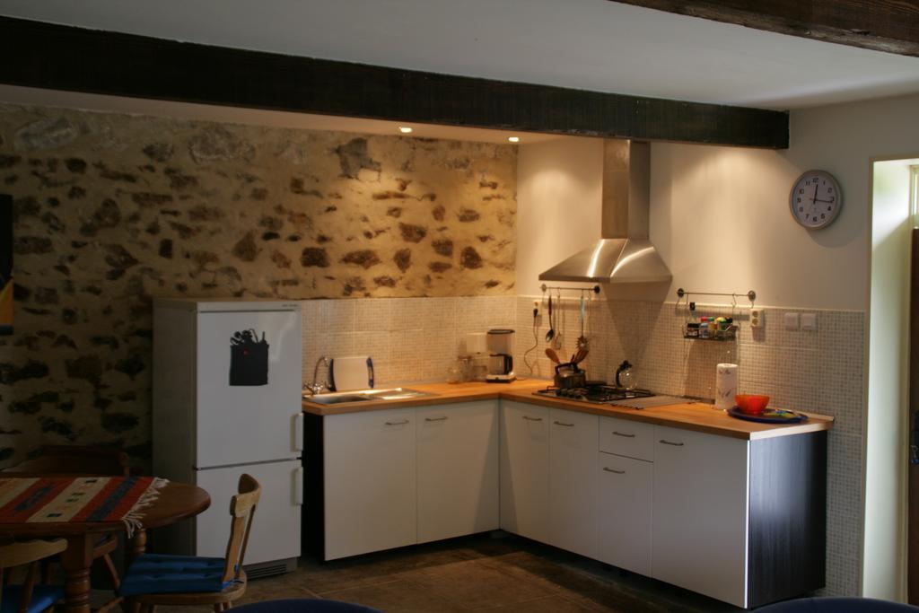 Le Petit Mas D'Ile Bed & Breakfast Saint-Germain-de-Confolens Bilik gambar