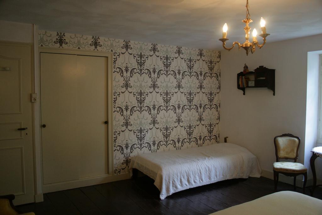 Le Petit Mas D'Ile Bed & Breakfast Saint-Germain-de-Confolens Bilik gambar